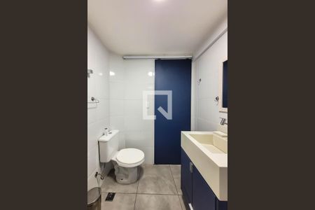 Banheiro de kitnet/studio para alugar com 1 quarto, 28m² em Aclimação, São Paulo