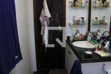 Apartamento à venda com 300m², 4 quartos e 3 vagasBanheiro da Suíte 1