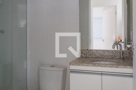 Banheiro de apartamento para alugar com 2 quartos, 55m² em Parque Enseada, Guarujá