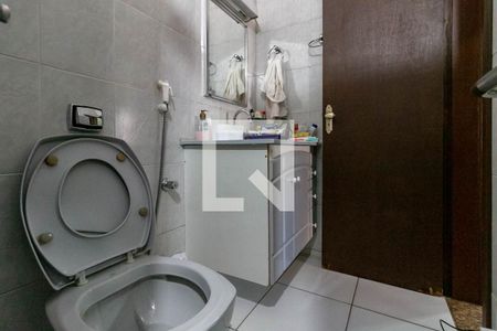 Casa à venda com 600m², 5 quartos e 4 vagas Casa à venda com 600m², 5 quartos e 4 vagasBanheiro Social 2