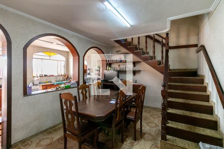 Casa à venda com 600m², 5 quartos e 4 vagas Casa à venda com 600m², 5 quartos e 4 vagasCozinha