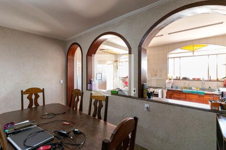 Casa à venda com 600m², 5 quartos e 4 vagas Casa à venda com 600m², 5 quartos e 4 vagasCozinha