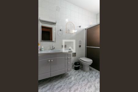 Casa à venda com 600m², 5 quartos e 4 vagas Casa à venda com 600m², 5 quartos e 4 vagasBanheiro Social