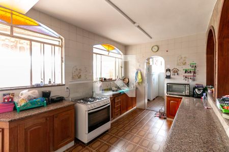 Casa à venda com 600m², 5 quartos e 4 vagas Casa à venda com 600m², 5 quartos e 4 vagasCozinha