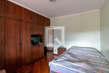 Casa à venda com 600m², 5 quartos e 4 vagas Casa à venda com 600m², 5 quartos e 4 vagasQuarto Suíte