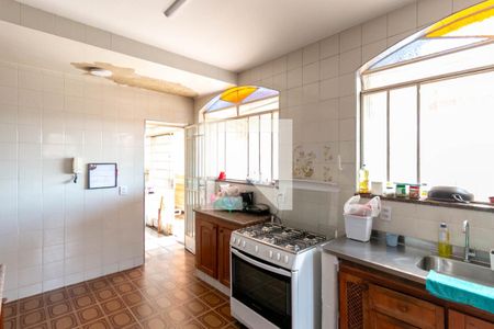 Casa à venda com 600m², 5 quartos e 4 vagas Casa à venda com 600m², 5 quartos e 4 vagasCozinha