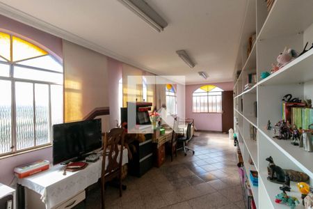 Casa à venda com 600m², 5 quartos e 4 vagas Casa à venda com 600m², 5 quartos e 4 vagasSala 3