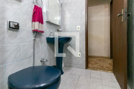 Casa à venda com 600m², 5 quartos e 4 vagas Casa à venda com 600m², 5 quartos e 4 vagasBanheiro Social 3