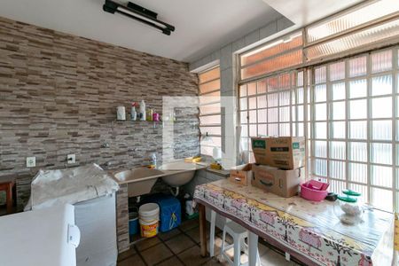 Casa à venda com 600m², 5 quartos e 4 vagas Casa à venda com 600m², 5 quartos e 4 vagasÁrea de Serviço