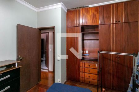 Casa à venda com 600m², 5 quartos e 4 vagas Casa à venda com 600m², 5 quartos e 4 vagasQuarto 2