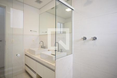 Apartamento à venda com 184m², 3 quartos e 3 vagas Apartamento à venda com 184m², 3 quartos e 3 vagasBanheiro suíte 3