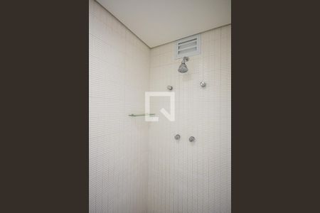 Apartamento à venda com 184m², 3 quartos e 3 vagas Apartamento à venda com 184m², 3 quartos e 3 vagasChuveiro do banheiro da suíte 2