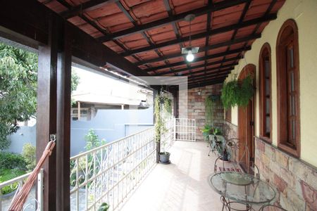 Casa à venda com 238m², 4 quartos e 11 vagasVaranda