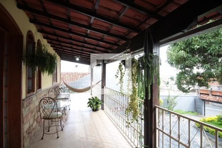 Casa à venda com 238m², 4 quartos e 11 vagasVaranda