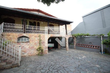 Casa à venda com 238m², 4 quartos e 11 vagasQuintal