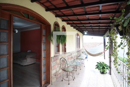 Casa à venda com 238m², 4 quartos e 11 vagasVaranda