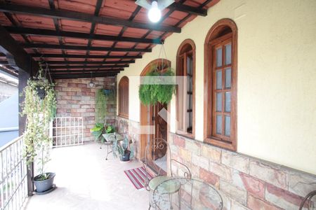 Casa à venda com 238m², 4 quartos e 11 vagasVaranda