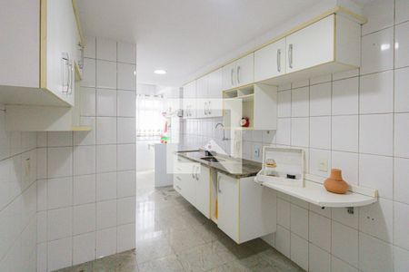 Apartamento à venda com 200m², 4 quartos e 3 vagas Apartamento à venda com 200m², 4 quartos e 3 vagasCozinha e Área de Serviço