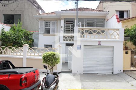 Casa à venda com 240m², 2 quartos e 2 vagasFachada 
