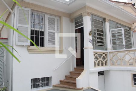 Casa à venda com 240m², 2 quartos e 2 vagasFachada 