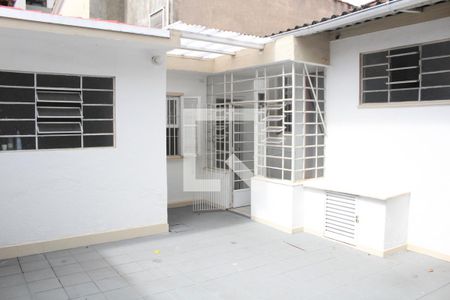 Casa à venda com 240m², 2 quartos e 2 vagasQuintal