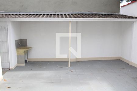 Casa à venda com 240m², 2 quartos e 2 vagasQuintal