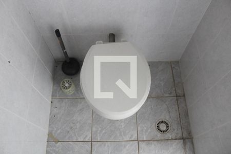 Casa à venda com 240m², 2 quartos e 2 vagasBanheiro de serviço 