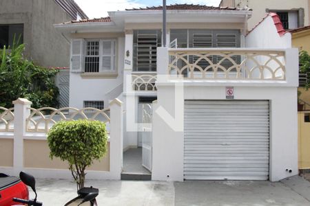 Casa à venda com 240m², 2 quartos e 2 vagasFachada 
