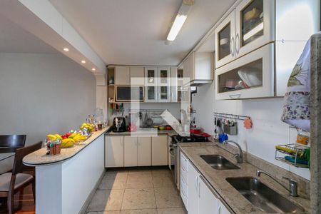 Casa à venda com 580m², 5 quartos e sem vaga Casa à venda com 580m², 5 quartos e sem vagaCozinha e Área de Serviço