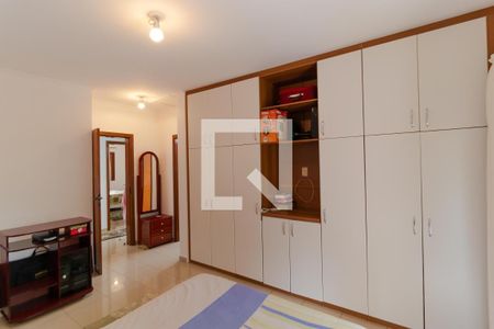 Casa à venda com 180m², 3 quartos e 5 vagasSuíte