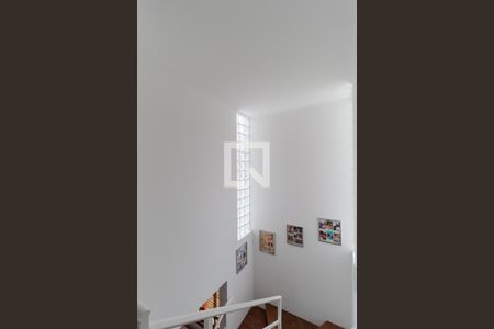 Casa à venda com 180m², 3 quartos e 5 vagasEscada