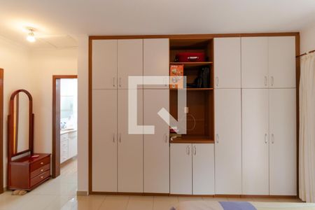 Casa à venda com 180m², 3 quartos e 5 vagasSuíte