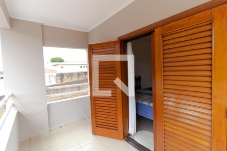 Casa à venda com 180m², 3 quartos e 5 vagasSacada da  Suíte