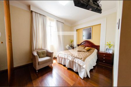 Apartamento à venda com 170m², 3 quartos e 2 vagas Apartamento à venda com 170m², 3 quartos e 2 vagasSuíte