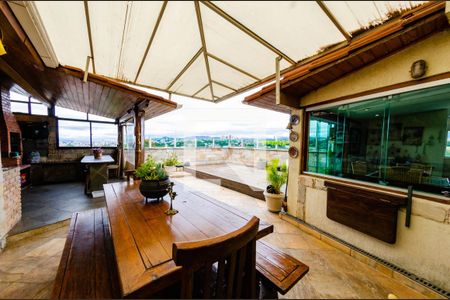 Apartamento à venda com 170m², 3 quartos e 2 vagas Apartamento à venda com 170m², 3 quartos e 2 vagasCobertura