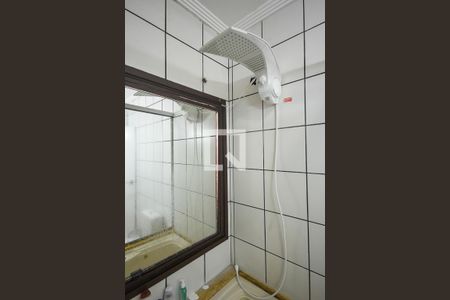 Apartamento à venda com 76m², 1 quarto e 2 vagas Apartamento à venda com 76m², 1 quarto e 2 vagasChuveiro do banheiro da suíte