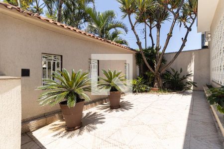 Casa à venda com 300m², 5 quartos e 5 vagas Casa à venda com 300m², 5 quartos e 5 vagasQuintal de Entrada e Jardim
