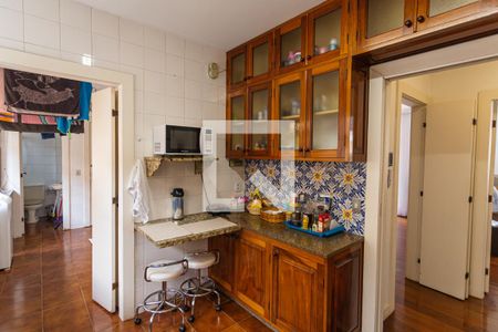 Apartamento para alugar com 307m², 4 quartos e 2 vagas Apartamento para alugar com 307m², 4 quartos e 2 vagasCozinha