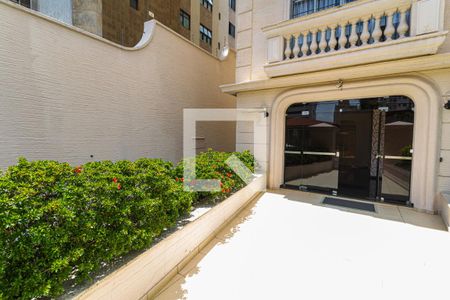 Apartamento para alugar com 307m², 4 quartos e 2 vagas Apartamento para alugar com 307m², 4 quartos e 2 vagasHall de Entrada