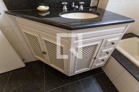 Apartamento para alugar com 307m², 4 quartos e 2 vagas Apartamento para alugar com 307m², 4 quartos e 2 vagasArmário do Banheiro Social