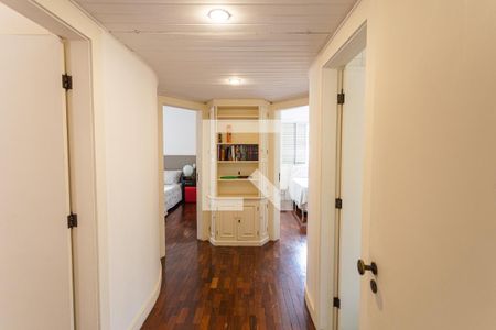 Apartamento para alugar com 307m², 4 quartos e 2 vagas Apartamento para alugar com 307m², 4 quartos e 2 vagasCorredor