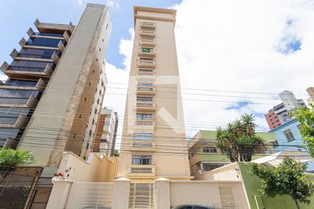Apartamento para alugar com 307m², 4 quartos e 2 vagas Apartamento para alugar com 307m², 4 quartos e 2 vagasFachada