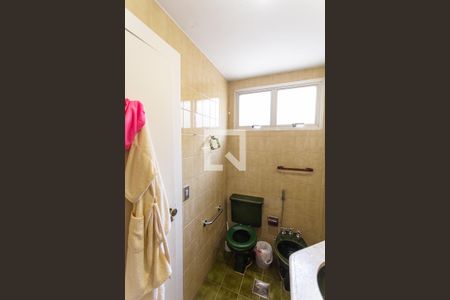 Apartamento para alugar com 307m², 4 quartos e 2 vagas Apartamento para alugar com 307m², 4 quartos e 2 vagasBanheiro da Suíte 2