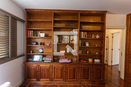 Apartamento para alugar com 307m², 4 quartos e 2 vagas Apartamento para alugar com 307m², 4 quartos e 2 vagasArmário da Sala 3