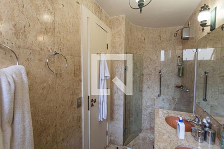 Apartamento para alugar com 307m², 4 quartos e 2 vagas Apartamento para alugar com 307m², 4 quartos e 2 vagasBanheiro da Suíte 1