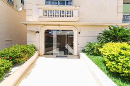 Apartamento para alugar com 307m², 4 quartos e 2 vagas Apartamento para alugar com 307m², 4 quartos e 2 vagasHall de Entrada