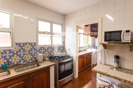 Apartamento para alugar com 307m², 4 quartos e 2 vagas Apartamento para alugar com 307m², 4 quartos e 2 vagasCozinha