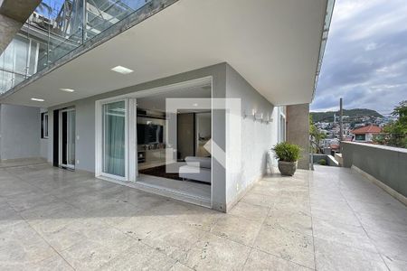 Casa à venda com 600m², 4 quartos e 4 vagasSala - Fachada