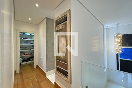 Casa à venda com 600m², 4 quartos e 4 vagasCorredor - Rouparia