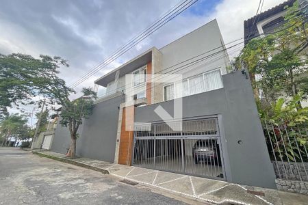 Casa à venda com 600m², 4 quartos e 4 vagasFachada